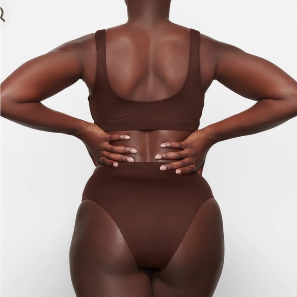 SKIMS SIGNATURE TANK BIKINI TOP 2X COCOA NWT - Picture 5 of 11